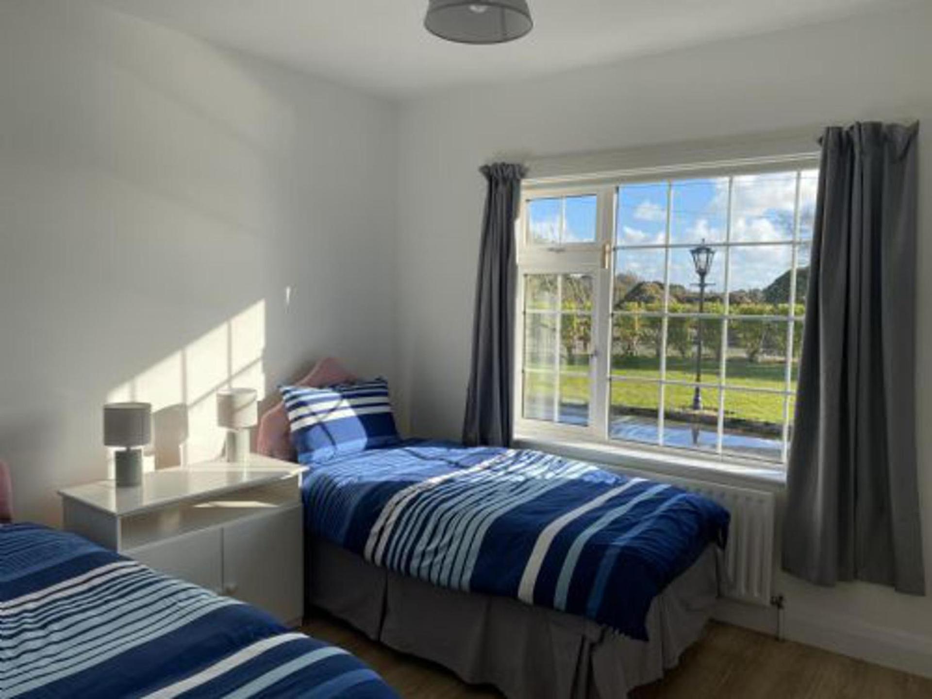 4-Bed House In Rosslare Strand With Swimming Pool Mervyn Kültér fotó